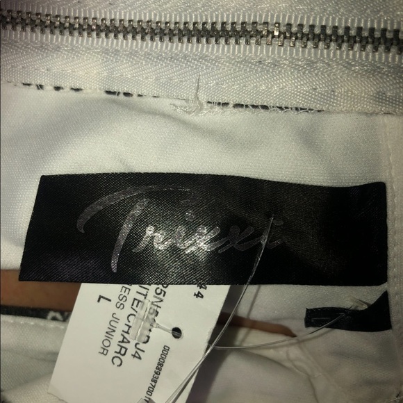 Trixxi white dress with black floral design - Picture 8 of 9